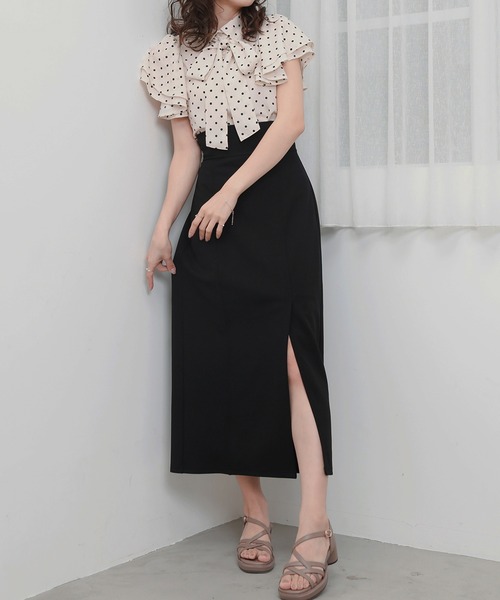 MAJESTIC LEGON(マジェスティックレゴン)の「スタイルアップスリットIラインスカート(スカート・レディース・ブラック/ライトグリーン/アイボリー・SMALL/MEDIUM)」の1枚目の写真