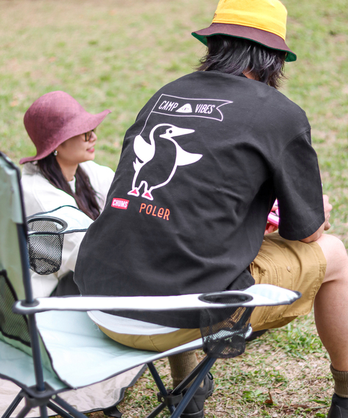 CHUMS(チャムス)の「【POLER×CHUMS×JS】 別注 BOOBY LOGO PRINT Tシャツ(Tシャツ/カットソー・メンズ・ホワイト/ブラック/グレー・MEDIUM/LARGE/X-LARGE)」の1枚目の写真