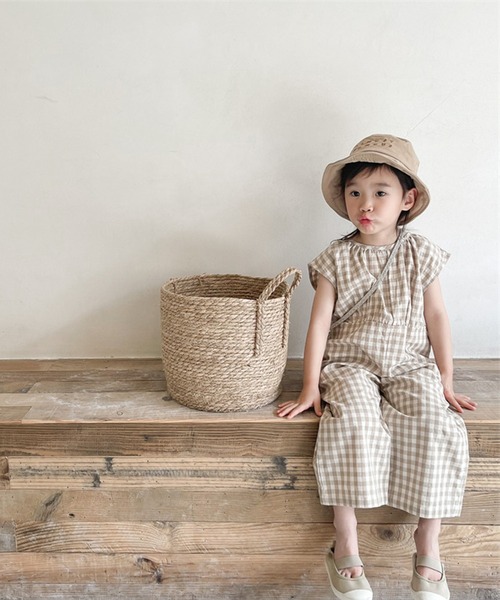 aimoha(アイモハ)の「aimoha-KIDS- 子供服 ギンガムチェックノースリーブオールインワン (SS)(つなぎ/オールインワン・キッズ・ブラック/ベージュ・90/100/110/120/80/130)」の4枚目の写真