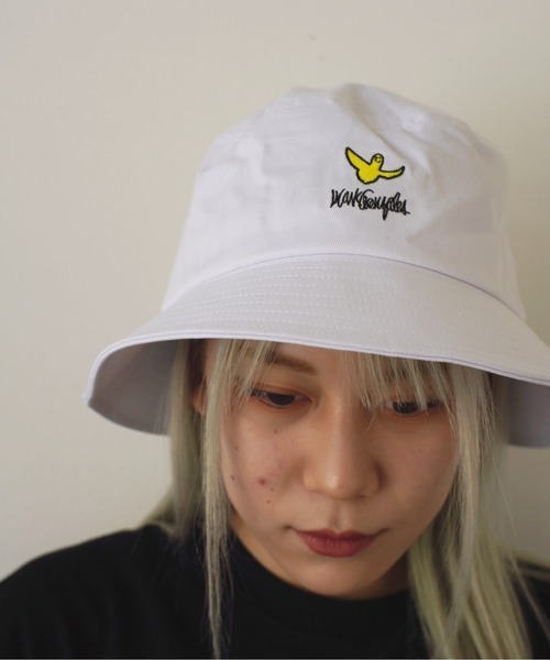 （What it isNt）ART BY MARKGONZALES（ワットイットイズント）の「【（What it isNt）ART BY MARKGONZALES】刺繍 コットン バケットハット（ハット・メンズ・ホワイト/ブラック/ネイビー/ホワイト系その他/ブラック系その他/ベージュ系その他/ブルー系その他/ベージュ/ブラウン/ブラック系その他2/ホワイト系その他2/ベージュ系その他2/ホワイト系その他3/ブラック系その他3/グリーン・FREE）」の2枚目の写真