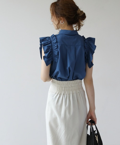 frames RAY CASSIN（フレームスレイカズン）の「WEB限定．袖フリルノースリブラウス（シャツ/ブラウス・レディース・ブラック/ブルー/オフホワイト・FREE）」の3枚目の写真