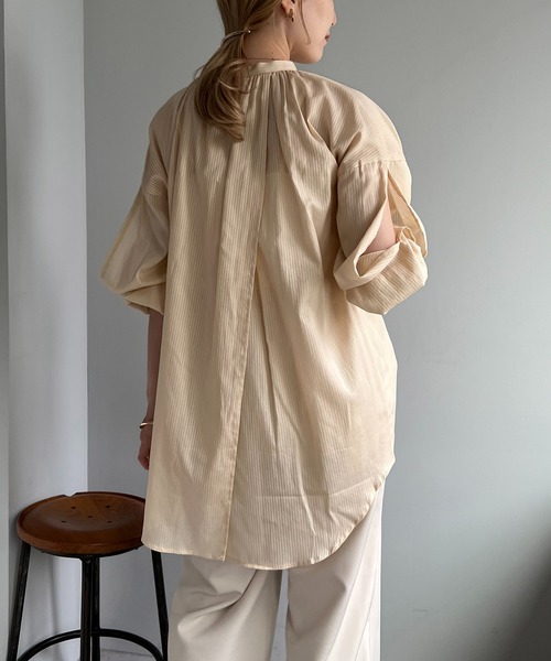 CAPRICIEUX LE'MAGE（カプリシューレマージュ）の「シアースリットデザインシャツ（シャツ/ブラウス・レディース・ホワイト/ベージュ/サーモンピンク・FREE）」の6枚目の写真