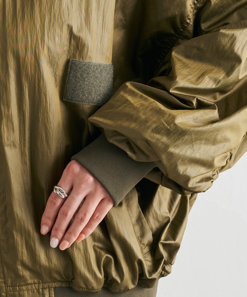 COLLAGE GALLARDAGALANTE(コラージュガリャルダガランテ)の「軽量/秋服のスタイリングに欠かせない/オーバーサイズMA-1/手洗い可(MA-1・レディース・オフホワイト/カーキ・FREE)」の17枚目の写真