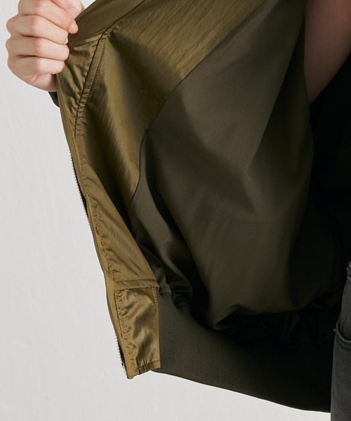 COLLAGE GALLARDAGALANTE(コラージュガリャルダガランテ)の「軽量/秋服のスタイリングに欠かせない/オーバーサイズMA-1/手洗い可(MA-1・レディース・オフホワイト/カーキ・FREE)」の16枚目の写真