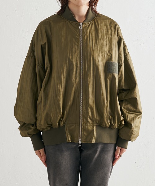 COLLAGE GALLARDAGALANTE(コラージュガリャルダガランテ)の「軽量/秋服のスタイリングに欠かせない/オーバーサイズMA-1/手洗い可(MA-1・レディース・オフホワイト/カーキ・FREE)」の7枚目の写真