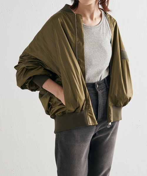 COLLAGE GALLARDAGALANTE(コラージュガリャルダガランテ)の「軽量/秋服のスタイリングに欠かせない/オーバーサイズMA-1/手洗い可(MA-1・レディース・オフホワイト/カーキ・FREE)」の10枚目の写真