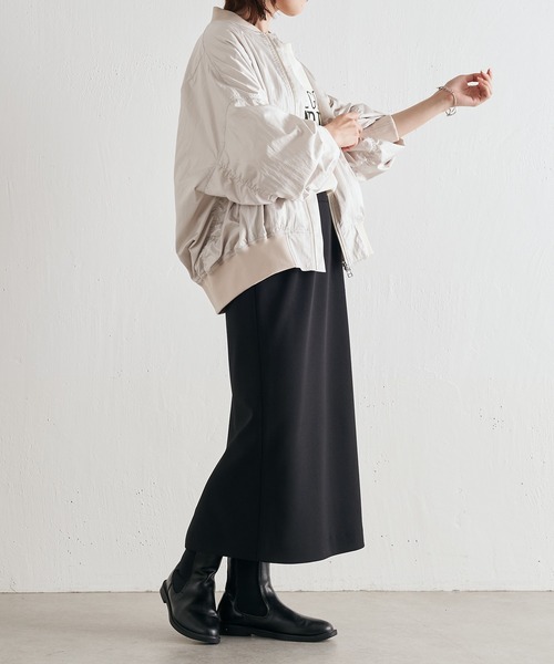 COLLAGE GALLARDAGALANTE(コラージュガリャルダガランテ)の「軽量/秋服のスタイリングに欠かせない/オーバーサイズMA-1/手洗い可(MA-1・レディース・オフホワイト/カーキ・FREE)」の4枚目の写真