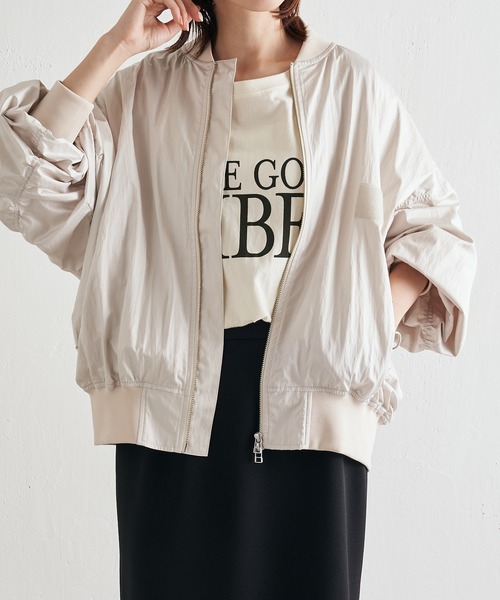 COLLAGE GALLARDAGALANTE(コラージュガリャルダガランテ)の「軽量/秋服のスタイリングに欠かせない/オーバーサイズMA-1/手洗い可(MA-1・レディース・オフホワイト/カーキ・FREE)」の3枚目の写真