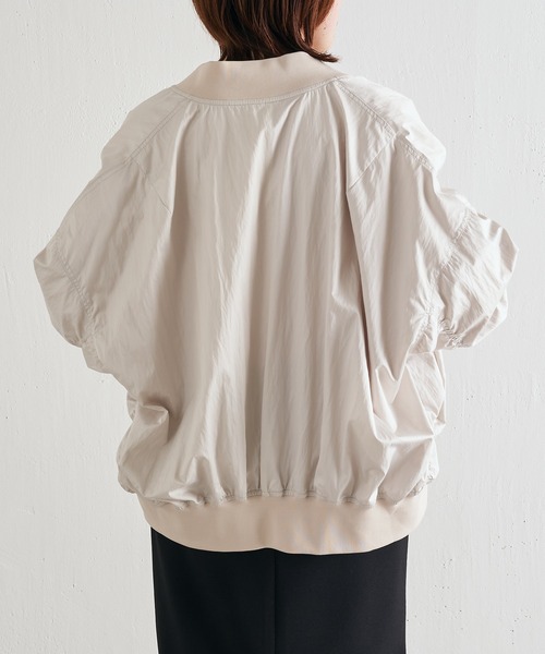 COLLAGE GALLARDAGALANTE(コラージュガリャルダガランテ)の「軽量/秋服のスタイリングに欠かせない/オーバーサイズMA-1/手洗い可(MA-1・レディース・オフホワイト/カーキ・FREE)」の19枚目の写真