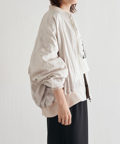 COLLAGE GALLARDAGALANTE(コラージュガリャルダガランテ)の「軽量/秋服のスタイリングに欠かせない/オーバーサイズMA-1/手洗い可(MA-1・レディース・オフホワイト/カーキ・FREE)」の9枚目の写真