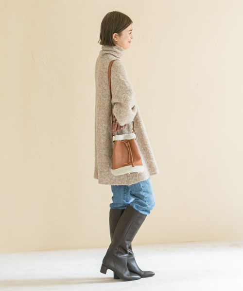 U by SPICK&SPAN(ユーバイスピックアンドスパン)の「【CHRISTIAN VILLA /クリスチャン ヴィラ】 BoaバルーンBAG(ショルダーバッグ・レディース・キャメル/ブラック・FREE)」の9枚目の写真