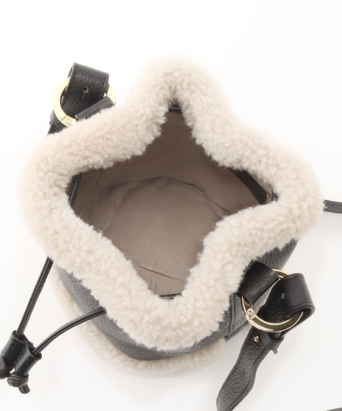 U by SPICK&SPAN(ユーバイスピックアンドスパン)の「【CHRISTIAN VILLA /クリスチャン ヴィラ】 BoaバルーンBAG(ショルダーバッグ・レディース・キャメル/ブラック・FREE)」の17枚目の写真