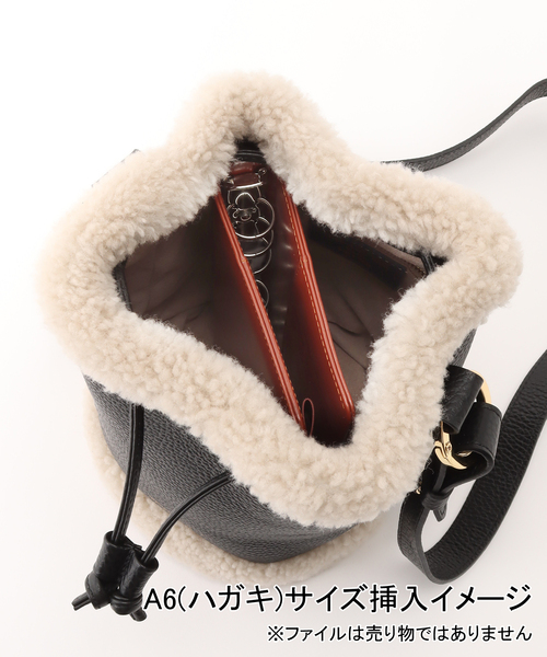 U by SPICK&SPAN(ユーバイスピックアンドスパン)の「【CHRISTIAN VILLA /クリスチャン ヴィラ】 BoaバルーンBAG(ショルダーバッグ・レディース・キャメル/ブラック・FREE)」の18枚目の写真