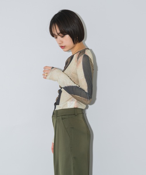 mebole(メボレ)の「ニュアンスプリントトップス(Tシャツ/カットソー・レディース・ブラウン・FREE)」の13枚目の写真