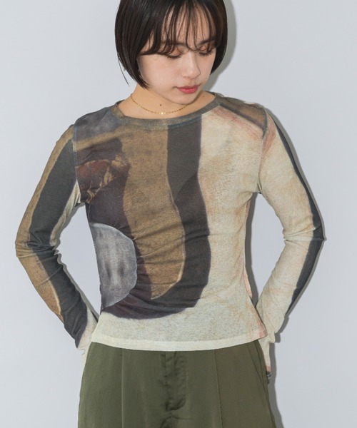 mebole(メボレ)の「ニュアンスプリントトップス(Tシャツ/カットソー・レディース・ブラウン・FREE)」の5枚目の写真