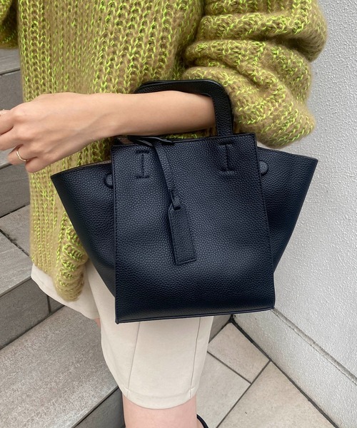 CAPRICIEUX LE'MAGE（カプリシューレマージュ）の「2SETファンバッグ（ハンドバッグ・レディース・ブラック/アイボリー/グレイッシュベージュ・FREE）」の2枚目の写真