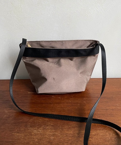 CAPRICIEUX LE'MAGE（カプリシューレマージュ）の「2SETファンバッグ（ハンドバッグ・レディース・ブラック/アイボリー/グレイッシュベージュ・FREE）」の7枚目の写真