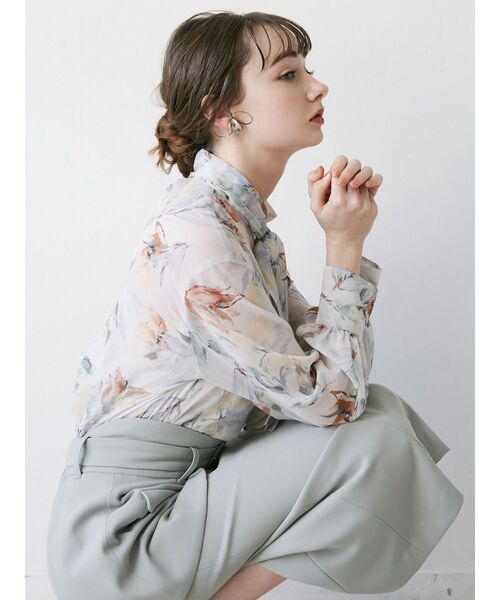 LAGUNAMOON（ラグナムーン）の「ニュアンスフラワー2WAYブラウス（シャツ/ブラウス・レディース・アイボリー/ネイビー・FREE）」の2枚目の写真