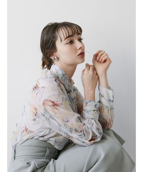 LAGUNAMOON（ラグナムーン）の「ニュアンスフラワー2WAYブラウス（シャツ/ブラウス・レディース・アイボリー/ネイビー・FREE）」の3枚目の写真