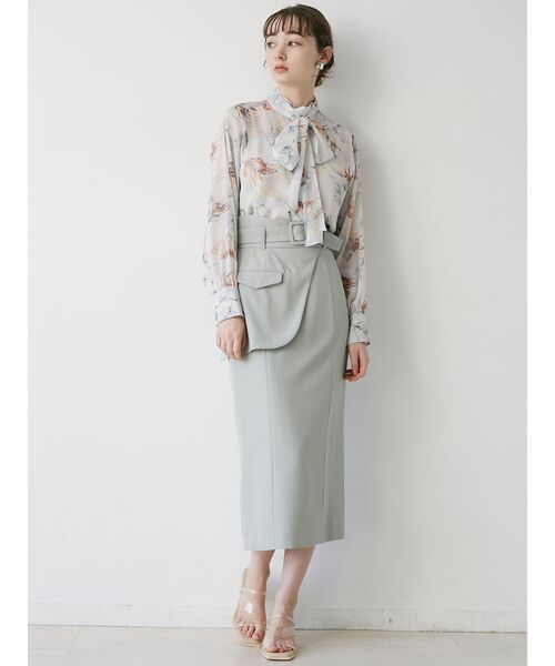 LAGUNAMOON（ラグナムーン）の「ニュアンスフラワー2WAYブラウス（シャツ/ブラウス・レディース・アイボリー/ネイビー・FREE）」の5枚目の写真