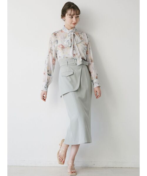 LAGUNAMOON（ラグナムーン）の「ニュアンスフラワー2WAYブラウス（シャツ/ブラウス・レディース・アイボリー/ネイビー・FREE）」の8枚目の写真