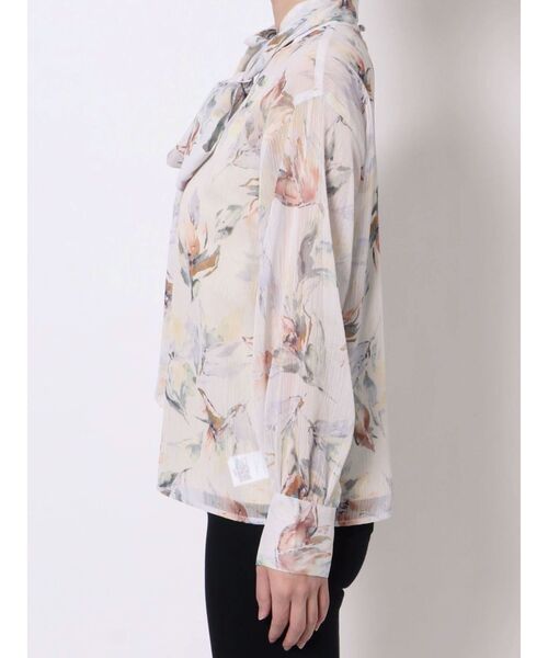 LAGUNAMOON（ラグナムーン）の「ニュアンスフラワー2WAYブラウス（シャツ/ブラウス・レディース・アイボリー/ネイビー・FREE）」の10枚目の写真