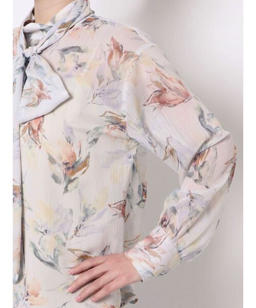 LAGUNAMOON（ラグナムーン）の「ニュアンスフラワー2WAYブラウス（シャツ/ブラウス・レディース・アイボリー/ネイビー・FREE）」の13枚目の写真