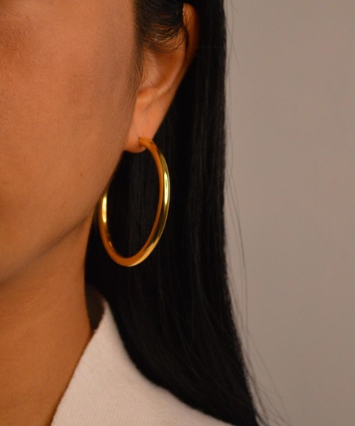 emouv by est（エモーヴバイエスト）の「emouv by est シンプルフープピアス（ピアス（両耳用）・レディース・シルバー/ゴールド・MEDIUM/X-LARGE/LARGE/SMALL/XX-LARGE/X-SMALL）」の8枚目の写真