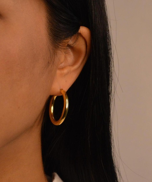 emouv by est（エモーヴバイエスト）の「emouv by est シンプルフープピアス（ピアス（両耳用）・レディース・シルバー/ゴールド・MEDIUM/X-LARGE/LARGE/SMALL/XX-LARGE/X-SMALL）」の10枚目の写真