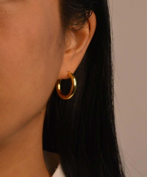 emouv by est（エモーヴバイエスト）の「emouv by est シンプルフープピアス（ピアス（両耳用）・レディース・シルバー/ゴールド・MEDIUM/X-LARGE/LARGE/SMALL/XX-LARGE/X-SMALL）」の14枚目の写真