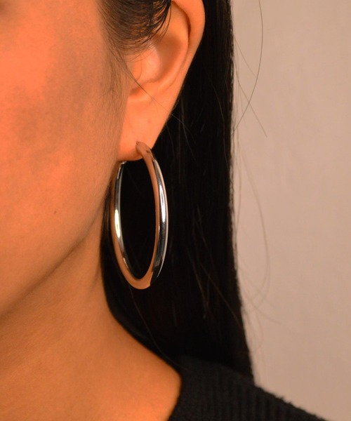 emouv by est（エモーヴバイエスト）の「emouv by est シンプルフープピアス（ピアス（両耳用）・レディース・シルバー/ゴールド・MEDIUM/X-LARGE/LARGE/SMALL/XX-LARGE/X-SMALL）」の9枚目の写真