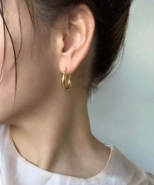 emouv by est（エモーヴバイエスト）の「emouv by est シンプルフープピアス（ピアス（両耳用）・レディース・シルバー/ゴールド・MEDIUM/X-LARGE/LARGE/SMALL/XX-LARGE/X-SMALL）」の16枚目の写真