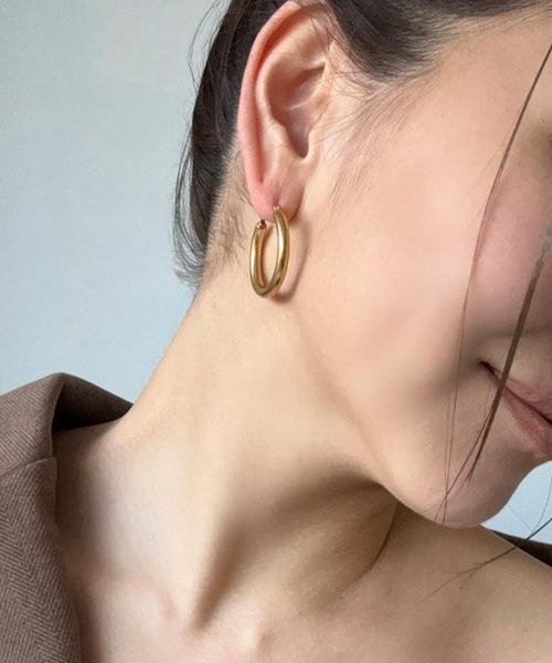 emouv by est（エモーヴバイエスト）の「emouv by est シンプルフープピアス（ピアス（両耳用）・レディース・シルバー/ゴールド・MEDIUM/X-LARGE/LARGE/SMALL/XX-LARGE/X-SMALL）」の17枚目の写真