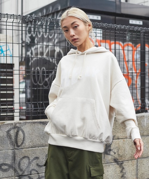 WEGO（ウィゴー）の「WEGO/ピグメントロゴプルパーカー（パーカー・メンズ・キナリ/スミクロ・MEDIUM/LARGE）」の11枚目の写真