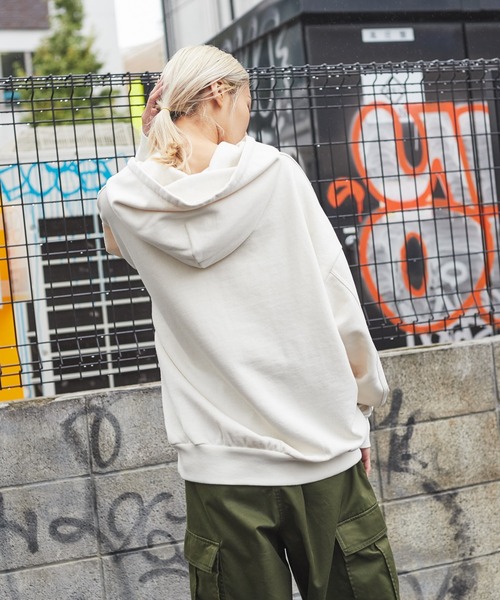 WEGO（ウィゴー）の「WEGO/ピグメントロゴプルパーカー（パーカー・メンズ・キナリ/スミクロ・MEDIUM/LARGE）」の12枚目の写真