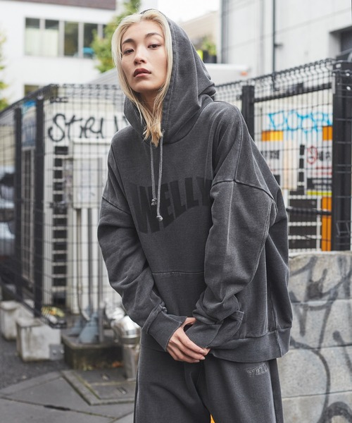 WEGO（ウィゴー）の「WEGO/ピグメントロゴプルパーカー（パーカー・メンズ・キナリ/スミクロ・MEDIUM/LARGE）」の6枚目の写真