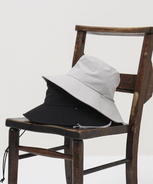 NOLLEY’S（ノーリーズ）の「つば広ハット(ひも付き)（ハット・レディース・ブラック/ライトグレー・FREE）」の3枚目の写真