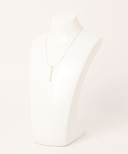 natural couture（ナチュラルクチュール）の「3連パールネックレス（ネックレス・レディース・その他1/その他2・FREE）」の3枚目の写真