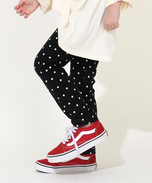 BABYDOLL（ベビードール）の「通販限定カラー/サイズあり ウルトラストレッチロングパンツ [総柄] 10分丈 8344K（その他パンツ・キッズ・チャコールグレー/ブラック系2/バイオレット/ブラック系その他/ストーン/イエロー×グリーン/ネイビー/ホワイト/ダークブラウン系/ピンク系その他7/ブラック系1/ブラック×ホワイト/レッド系その他/サーモンピンク/ネイビー×ホワイト/オフホワイト/ブラウン系その他/ブラック系その他2/ピンク系その他/ベージュ/パープル/ベビーピンク/イエローゴールド/ベージュ系その他・90cm/100cm/110cm/120cm/130cm/140cm/150cm/80ｃｍ/90㎝）」の5枚目の写真