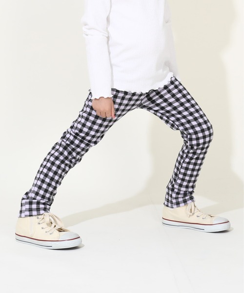 BABYDOLL（ベビードール）の「通販限定カラー/サイズあり ウルトラストレッチロングパンツ [総柄] 10分丈 8344K（その他パンツ・キッズ・チャコールグレー/ブラック系2/バイオレット/ブラック系その他/ストーン/イエロー×グリーン/ネイビー/ホワイト/ダークブラウン系/ピンク系その他7/ブラック系1/ブラック×ホワイト/レッド系その他/サーモンピンク/ネイビー×ホワイト/オフホワイト/ブラウン系その他/ブラック系その他2/ピンク系その他/ベージュ/パープル/ベビーピンク/イエローゴールド/ベージュ系その他・90cm/100cm/110cm/120cm/130cm/140cm/150cm/80ｃｍ/90㎝）」の16枚目の写真