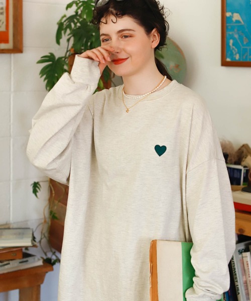Birthday room（バースデイルーム）の「ハート刺繍ロングTシャツ（Tシャツ/カットソー・レディース・ホワイト/グレー/ナチュラル/チャコールグレー・FREE）」の4枚目の写真