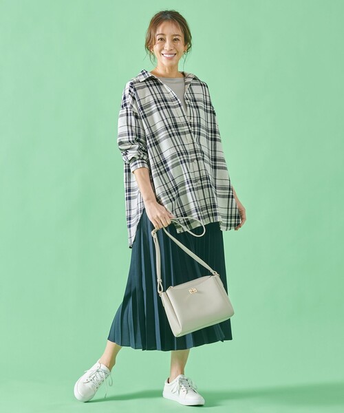 ANY(エニィ)の「ライトリネンクロスチュニックシャツ(シャツ/ブラウス・レディース・イエロー系/ベージュ系/スカイブルー系/グリーン系/ブラック系6/ワイン系・F)」の17枚目の写真