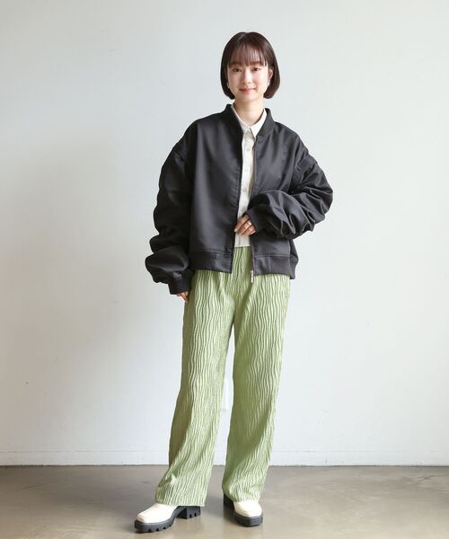 RETRO GIRL（レトロガール）の「2way袖シャーリングMA-1（MA-1・レディース・ブラック/ライトグリーン/ナチュラル・FREE）」の11枚目の写真