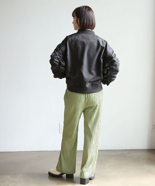 RETRO GIRL（レトロガール）の「2way袖シャーリングMA-1（MA-1・レディース・ブラック/ライトグリーン/ナチュラル・FREE）」の14枚目の写真