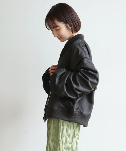 RETRO GIRL（レトロガール）の「2way袖シャーリングMA-1（MA-1・レディース・ブラック/ライトグリーン/ナチュラル・FREE）」の20枚目の写真