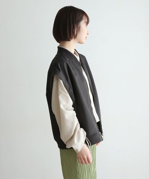 RETRO GIRL（レトロガール）の「2way袖シャーリングMA-1（MA-1・レディース・ブラック/ライトグリーン/ナチュラル・FREE）」の22枚目の写真