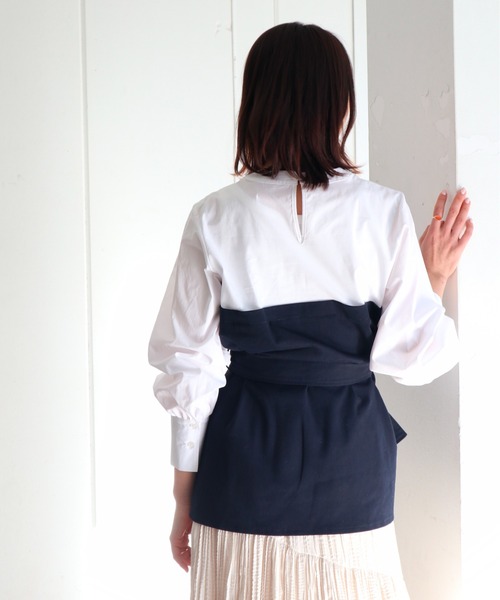 Brownie(ブラウニー)の「Brownie ビスチェドッキングブラウス(シャツ/ブラウス・レディース・ベージュ/ネイビー/カーキ・FREE)」の18枚目の写真
