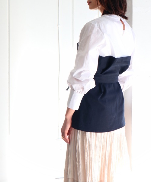 Brownie(ブラウニー)の「Brownie ビスチェドッキングブラウス(シャツ/ブラウス・レディース・ベージュ/ネイビー/カーキ・FREE)」の21枚目の写真