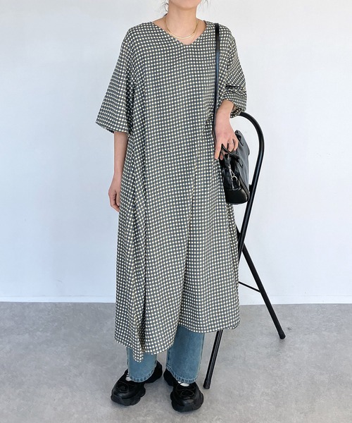 AS KNOW AS plus(アズノゥアズプラス)の「○ゆったり楽ちん 結んでバックリボン ボリューム袖 バサリワンピース(ワンピース・レディース・ブルー/チャコールグレー/ネイビー系/カーキ/オレンジ/ブラック系/グレー系/ブルー系その他/ブラック系その他/カーキ系/ブラック系その他2/ブルー系その他2/オレンジ系/ブルー系その他3/ネイビー/ブラック系その他3/ダークグリーン/ブルー系/グリーン系その他/ブラック系1/ブラウン系/ブラック系その他4・FREE)」の12枚目の写真