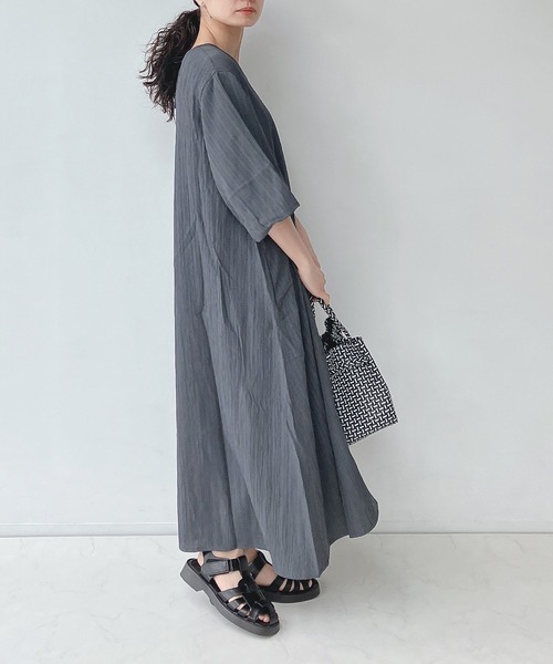 AS KNOW AS plus(アズノゥアズプラス)の「○ゆったり楽ちん 結んでバックリボン ボリューム袖 バサリワンピース(ワンピース・レディース・ブルー/チャコールグレー/ネイビー系/カーキ/オレンジ/ブラック系/グレー系/ブルー系その他/ブラック系その他/カーキ系/ブラック系その他2/ブルー系その他2/オレンジ系/ブルー系その他3/ネイビー/ブラック系その他3/ダークグリーン/ブルー系/グリーン系その他/ブラック系1/ブラウン系/ブラック系その他4・FREE)」の8枚目の写真